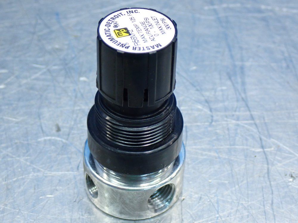 Master Pneumatic 1/4 Pneumatic Regulator W/ Gauge - R56m-2g
