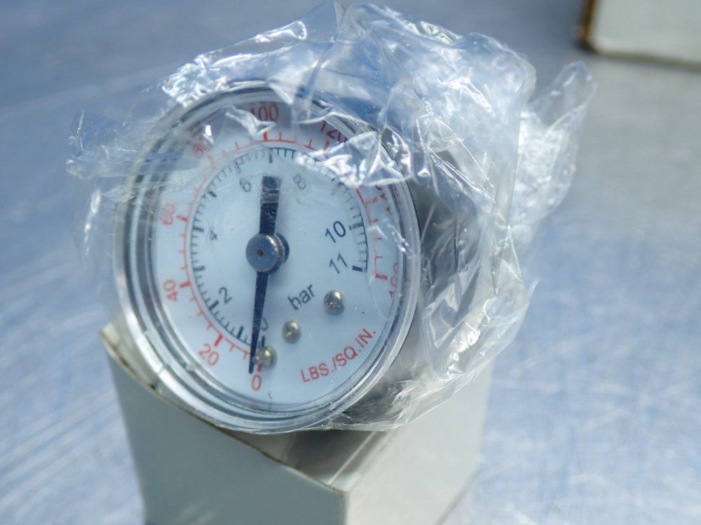 Master Pneumatic 1/4 Pneumatic Regulator W/ Gauge - R56m-2g