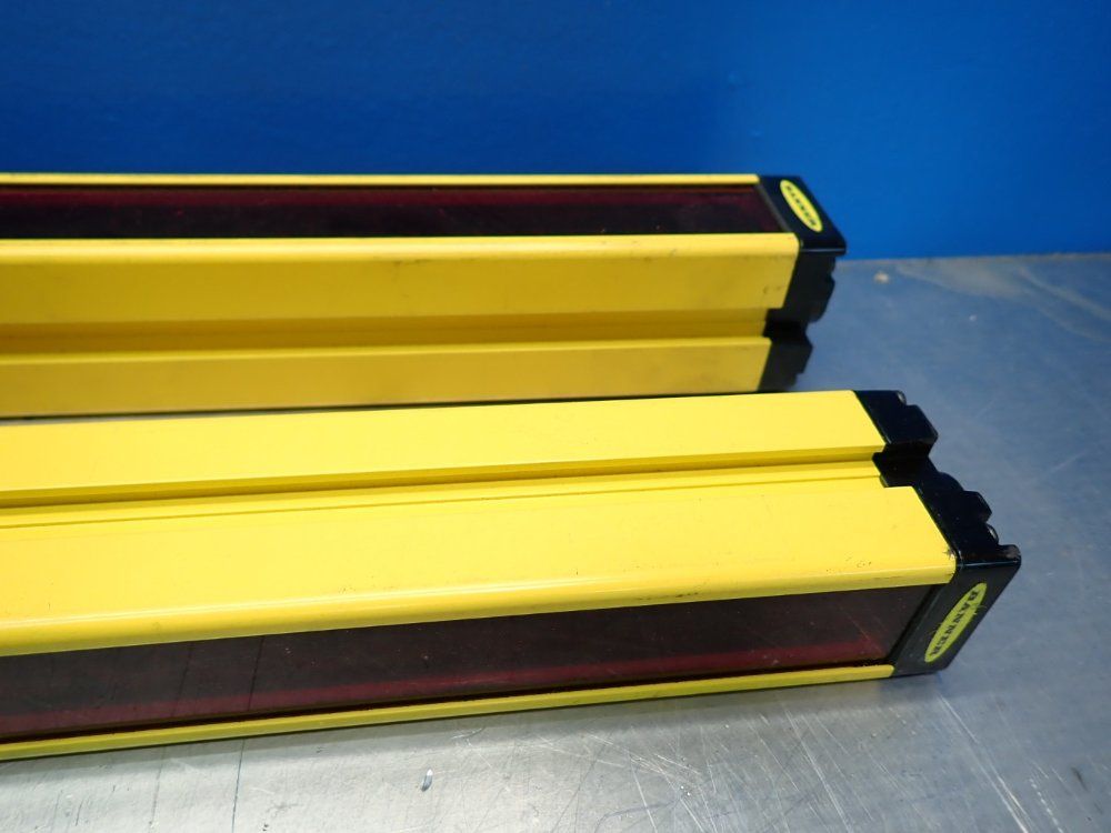 Banner 14/30-series Ez-screen Light Curtain Emitter & Receiver - Slsr30-900q8
