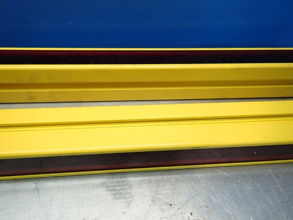 Banner 14/30-series Ez-screen Light Curtain Emitter & Receiver - Slsr30-900q8