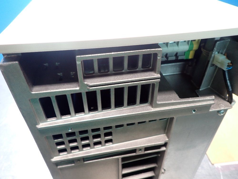 Siemens 47 Amp, 510-650 Vdc, 22 Kw Simovert Masterdrives Vector Control Inverter Compact Unit - 6se7024-7td61