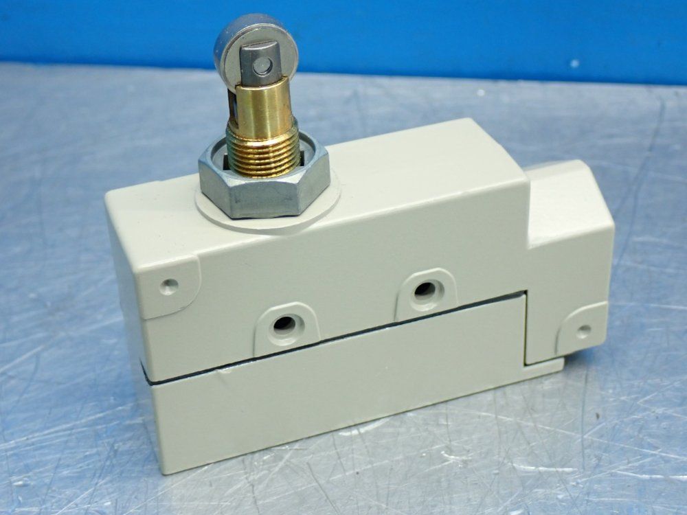 Omron Enclosed Limit Switch - Ze-q22-2s