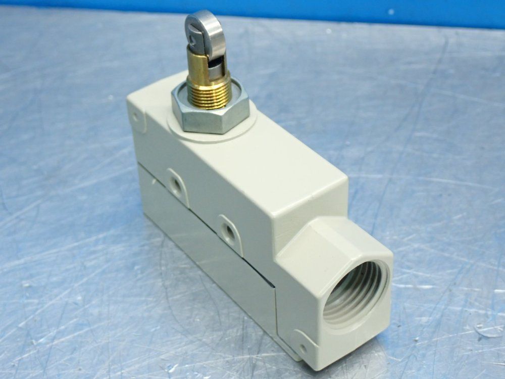 Omron Enclosed Limit Switch - Ze-q22-2s