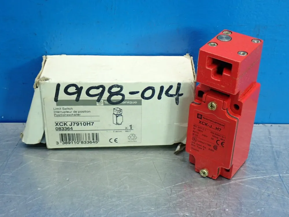 Telemecanique Safety Interlock Limit Switch - Xckj7910h7