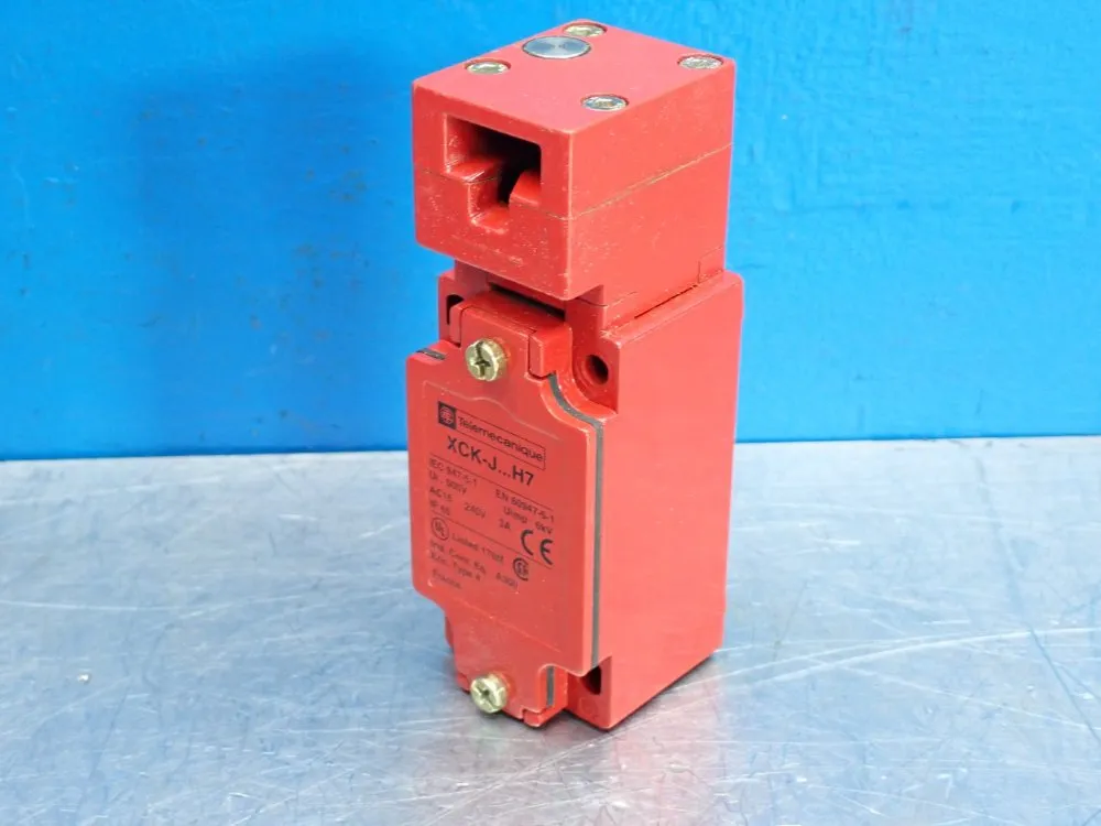 Telemecanique Safety Interlock Limit Switch - Xckj7910h7