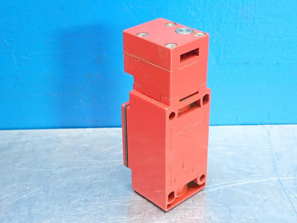 Telemecanique Safety Interlock Limit Switch - Xckj7910h7