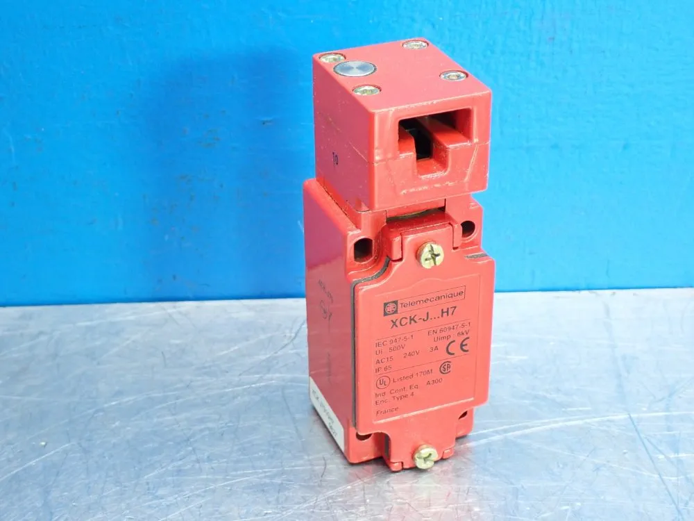 Telemecanique Safety Interlock Limit Switch - Xckj7910h7