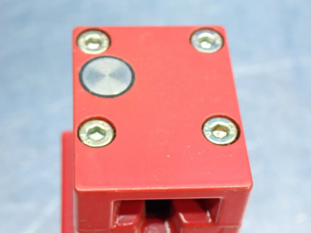 Telemecanique Safety Interlock Limit Switch - Xckj7910h7