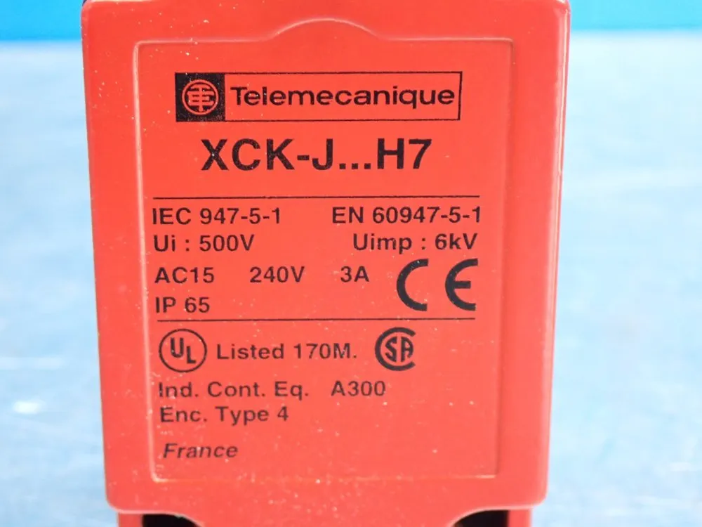 Telemecanique Safety Interlock Limit Switch - Xckj7910h7