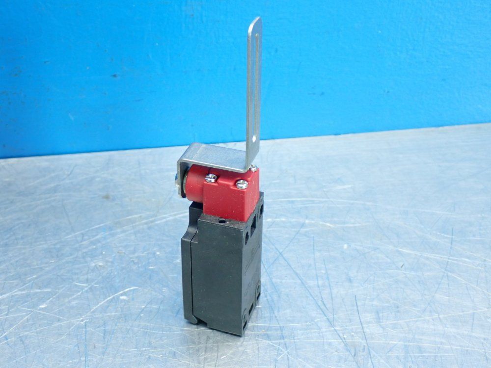 Omron Hinge Interlock Switch - D4nh-4cbc