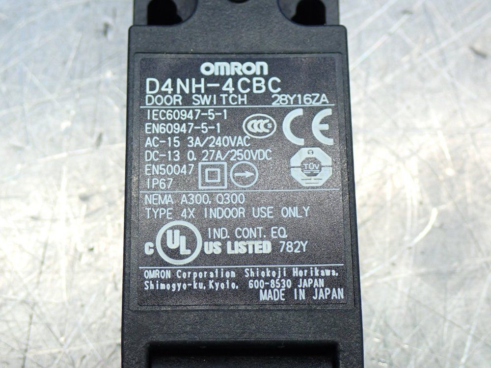 Omron Hinge Interlock Switch - D4nh-4cbc