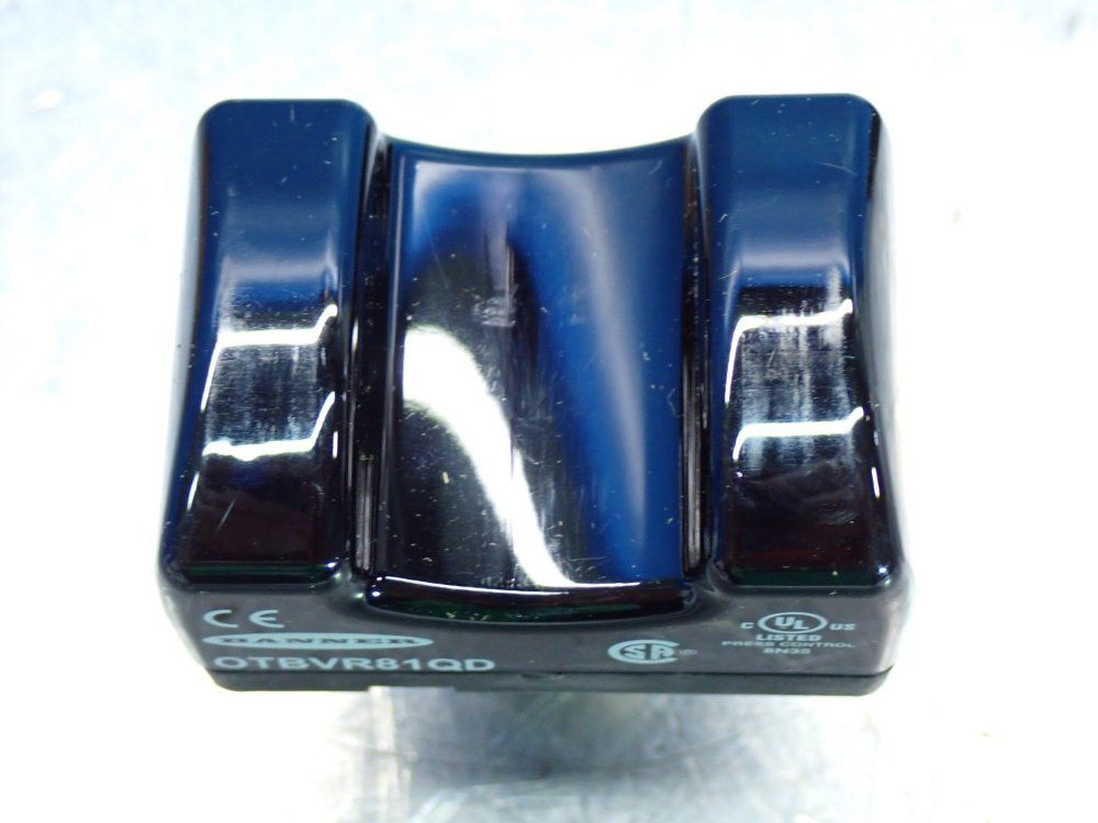 Banner Otb-series Optical Touch Quick-disc Momentary Action Button - 34078