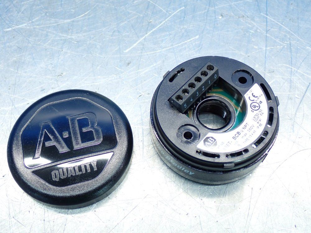 Allen Bradley 1/2 Npt Mounting Base And Cap For Stack Lights - 855t-bcbc