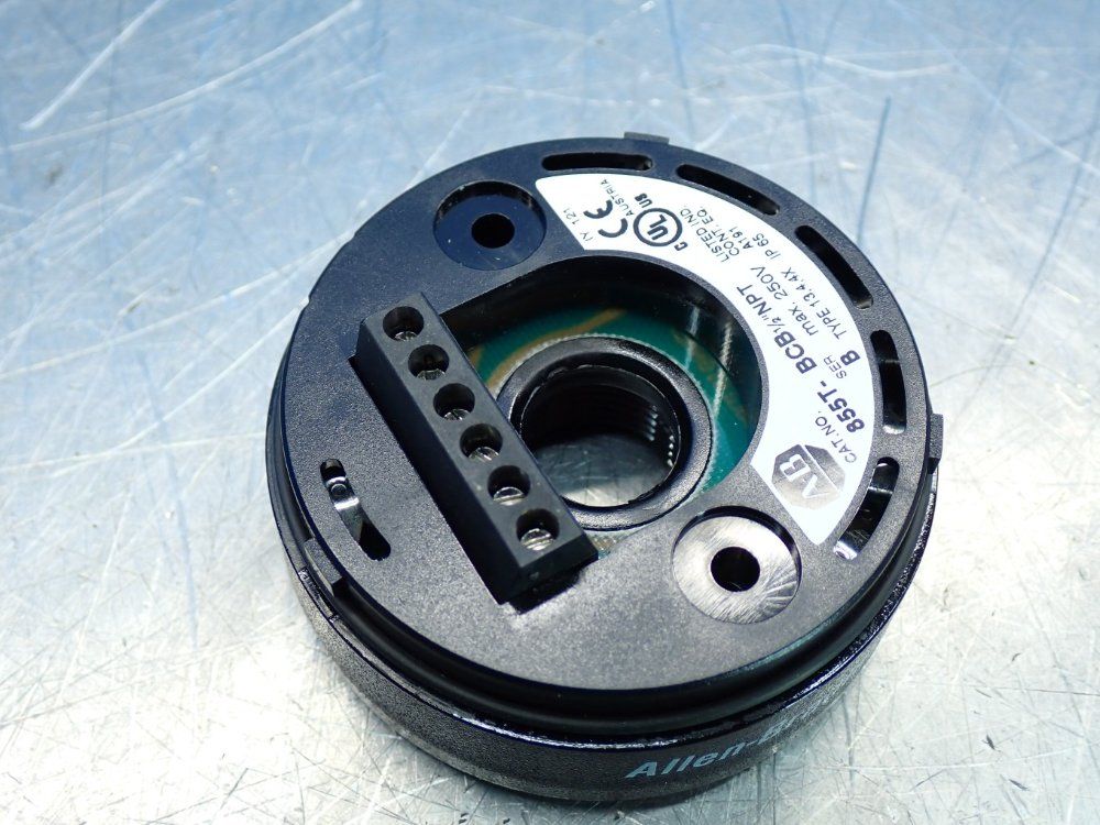 Allen Bradley 1/2 Npt Mounting Base And Cap For Stack Lights - 855t-bcbc