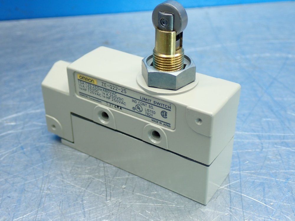 Omron General Purpose Enclosed Limit Switch - Ze-q22-2s