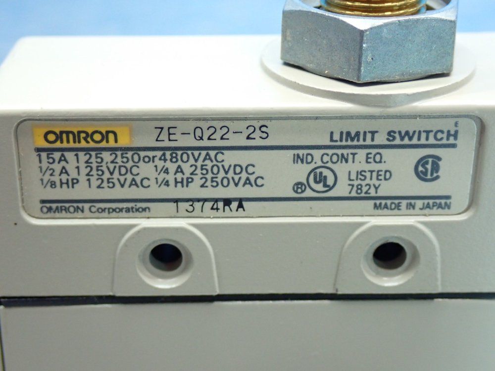 Omron General Purpose Enclosed Limit Switch - Ze-q22-2s