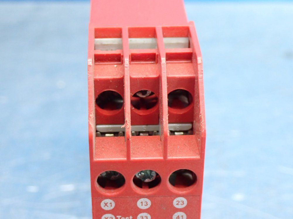 Allen Bradley Minotaur Msr5t Safety Monitoring Relay - 440r-b23020