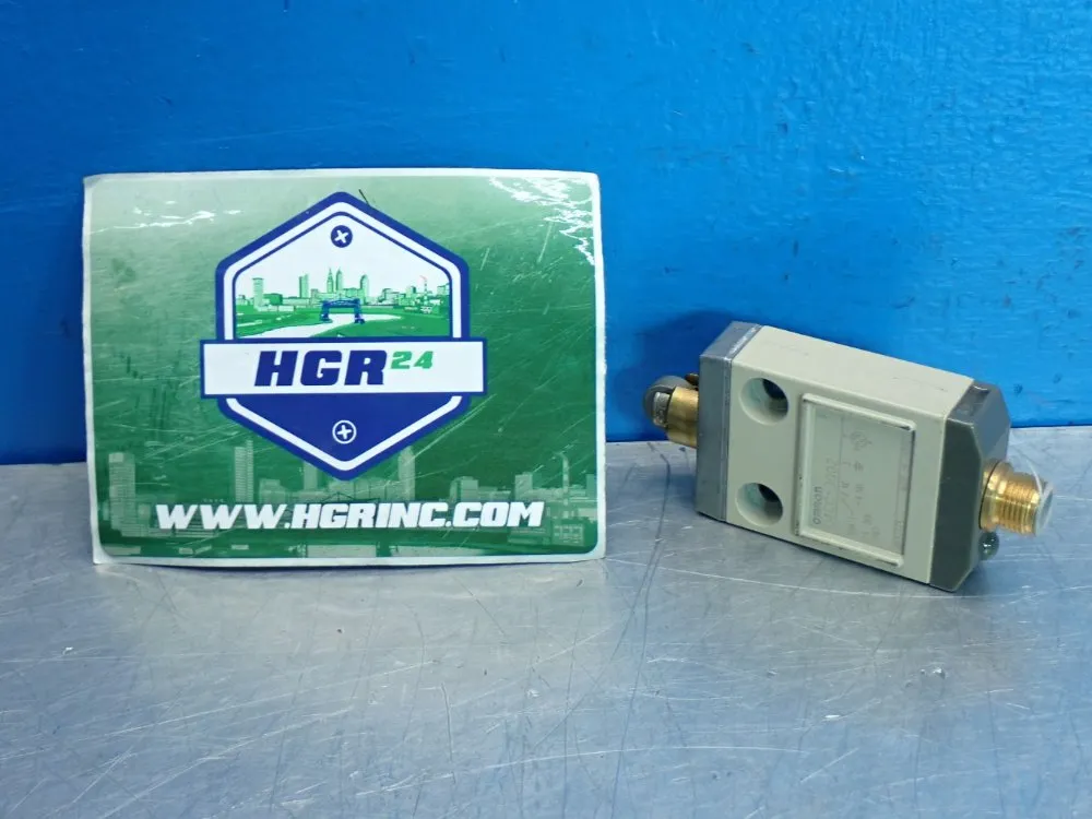 Omron D4cc-series Miniature Limit Switch - D4cc-3002