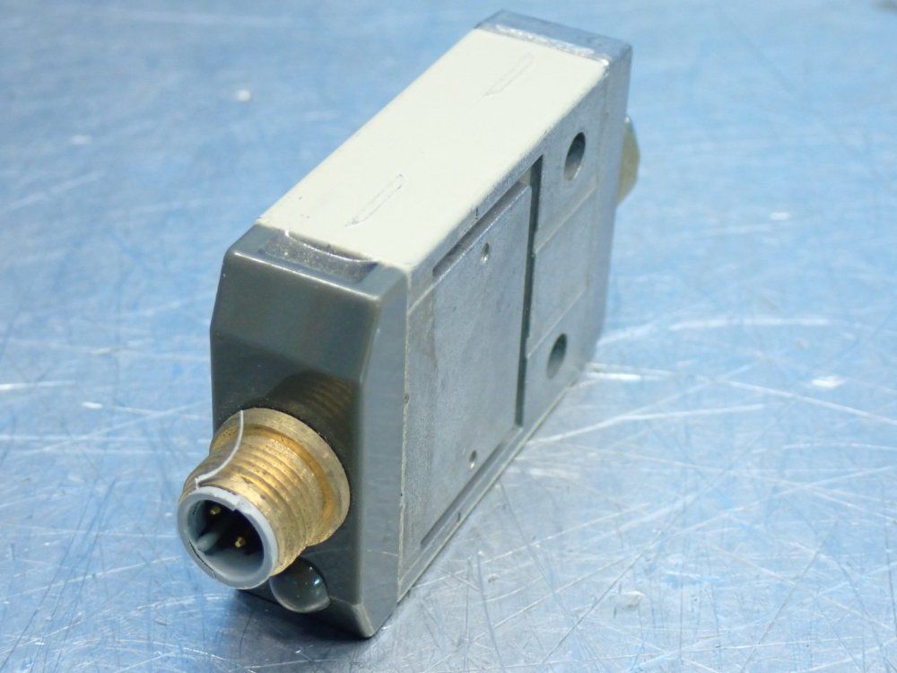 Omron D4cc-series Miniature Limit Switch - D4cc-3002