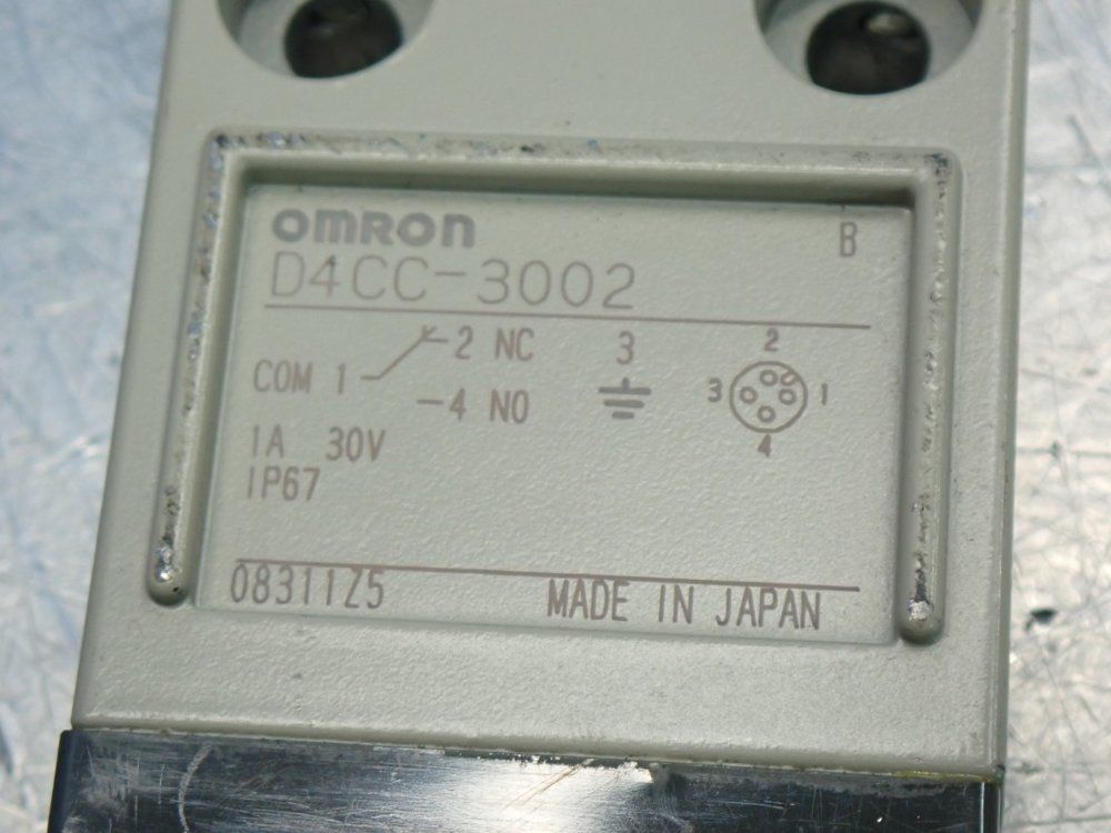 Omron D4cc-series Miniature Limit Switch - D4cc-3002