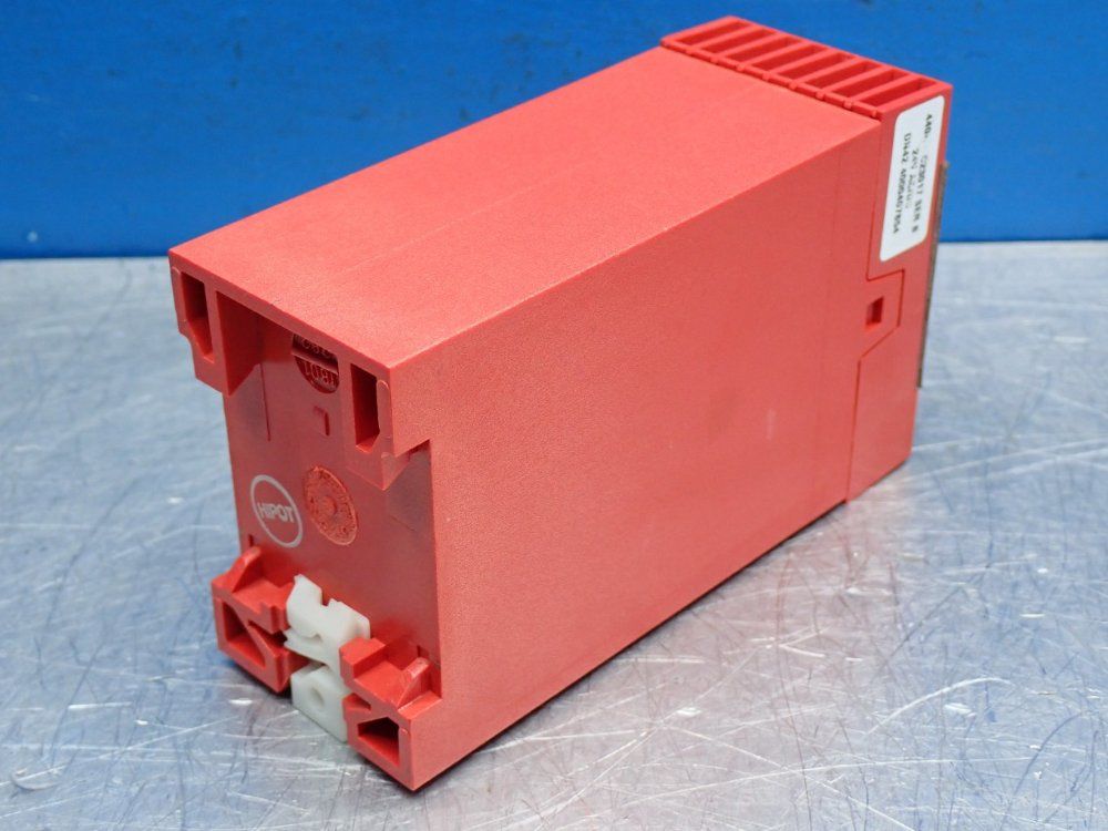 Allen Bradley 45mm Enclosure Minotaur Universal Safety Relay Unit - Msr6r/t