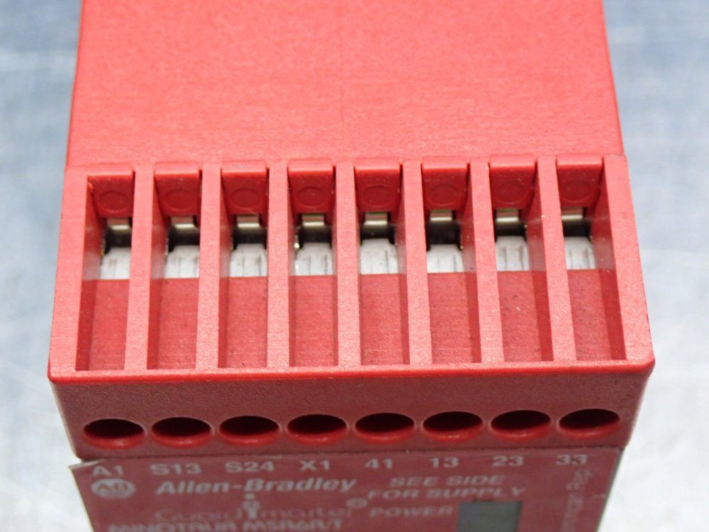 Allen Bradley 45mm Enclosure Minotaur Universal Safety Relay Unit - Msr6r/t