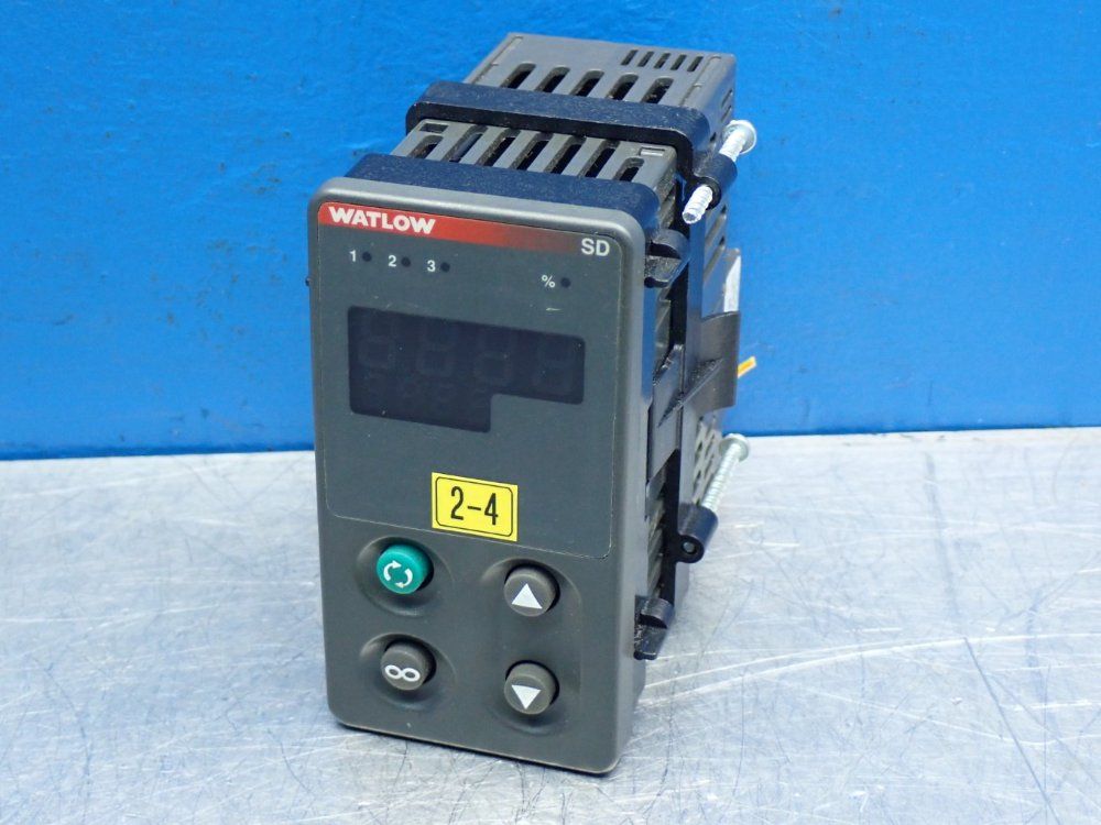 Watlow 1/8 Din Series-sd8 Temperature Control - Sd8c-hcja-aarg