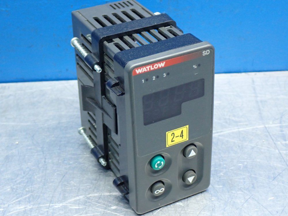 Watlow 1/8 Din Series-sd8 Temperature Control - Sd8c-hcja-aarg