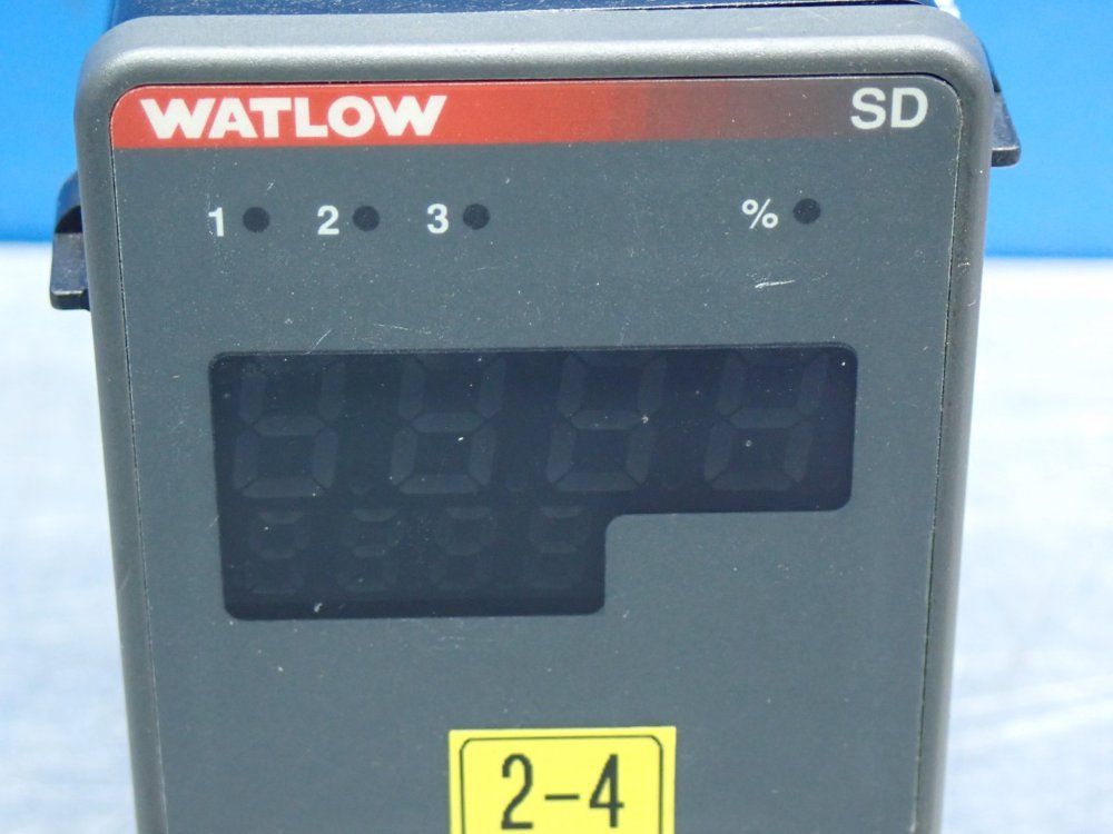 Watlow 1/8 Din Series-sd8 Temperature Control - Sd8c-hcja-aarg