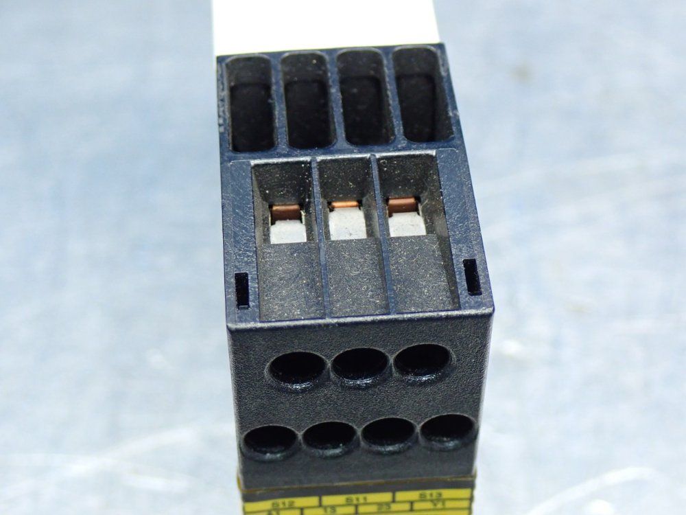 Banner At-series Control Safety Relay Module - At-fm-10k