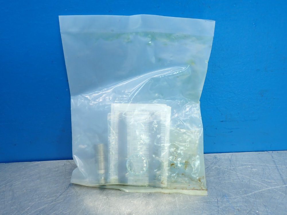 Omron Cylindrical Inductive Proximity Sensor E2e-series - E2e-x5c118-m1