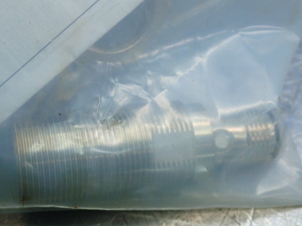 Omron Cylindrical Inductive Proximity Sensor E2e-series - E2e-x5c118-m1