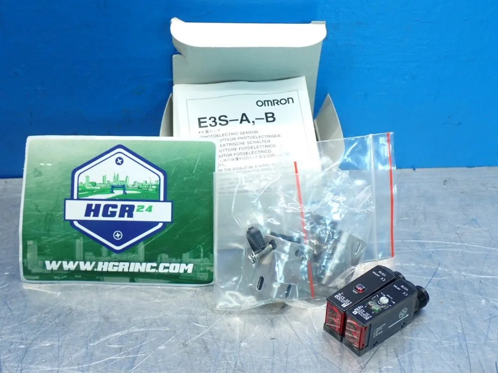 Omron 7m Sensing Distance Photoelectric Switch - E3s-at16