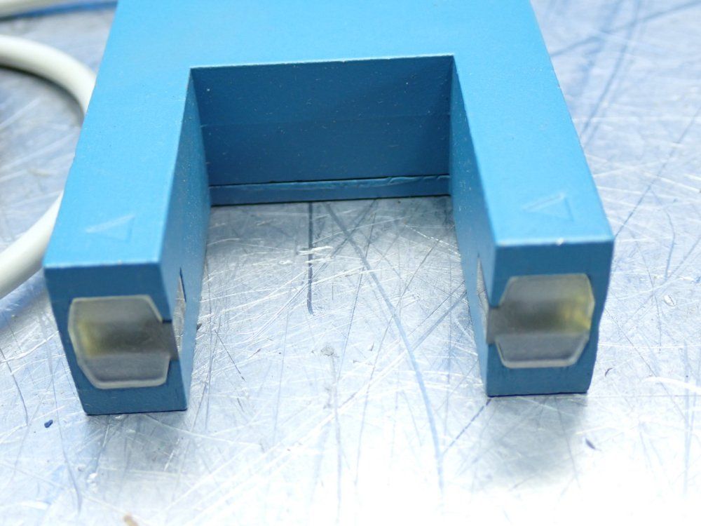 Azbil Photoelectric Sensor - Fe8v-ta6-903