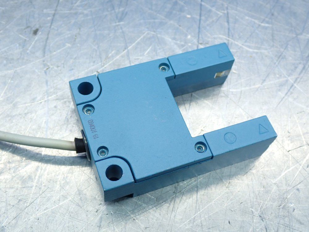 Azbil Photoelectric Sensor - Fe8v-ta6-903