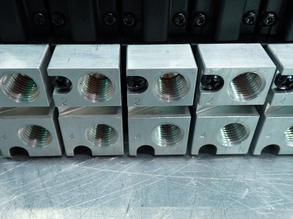 Rexroth 3/8" Port Pneumatic Manifold - R480222876