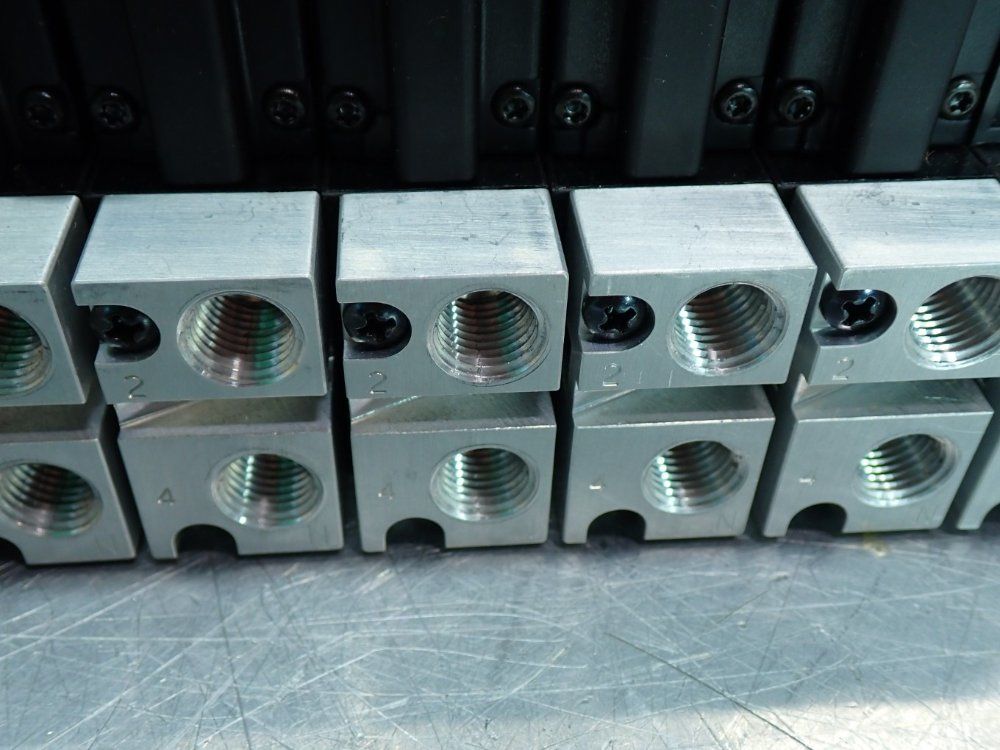 Rexroth 3/8" Port Pneumatic Manifold - R480222876