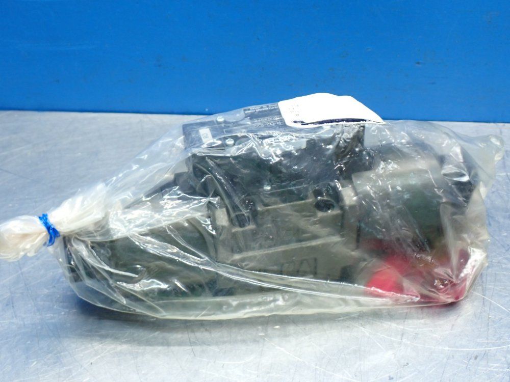 Nachi 5075psi, 42.2gpm Double Solenoid Directional Control Valve - Ss-g03-c6-r-d2-e22