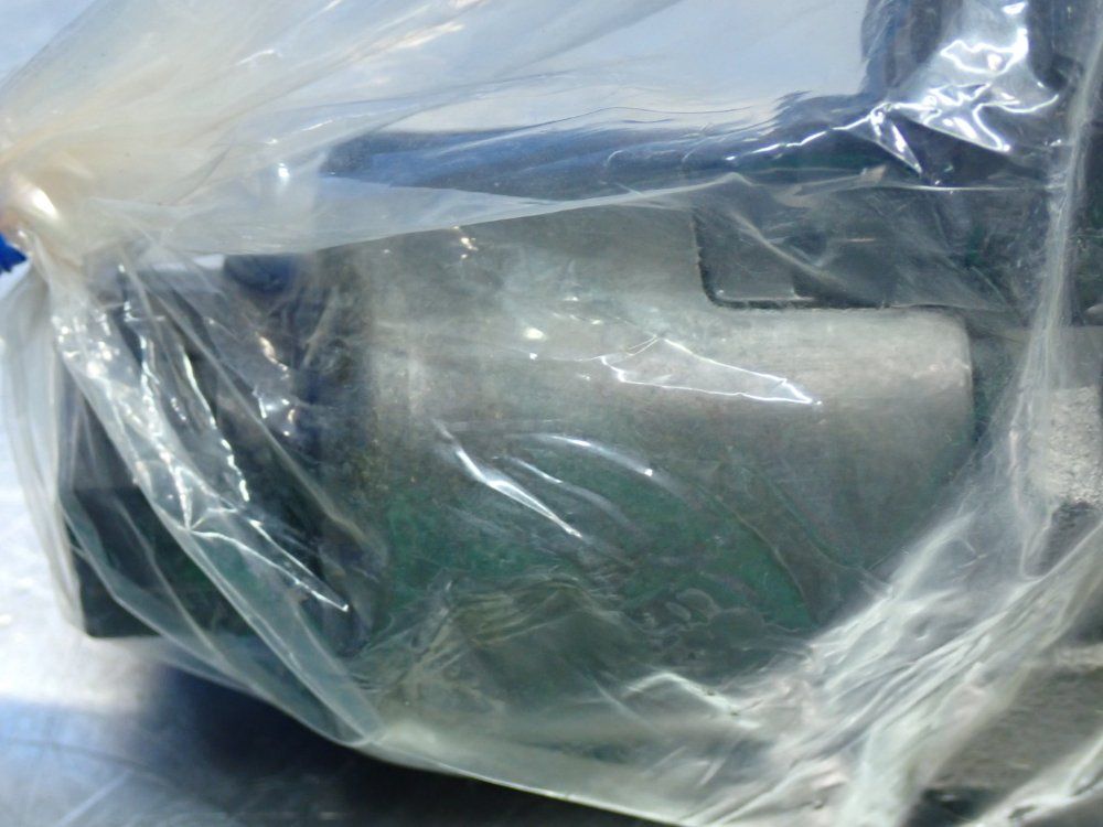 Nachi 5075psi, 42.2gpm Double Solenoid Directional Control Valve - Ss-g03-c6-r-d2-e22