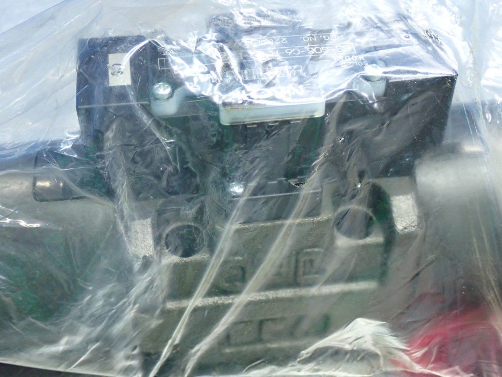 Nachi 5075psi, 42.2gpm Double Solenoid Directional Control Valve - Ss-g03-c6-r-d2-e22