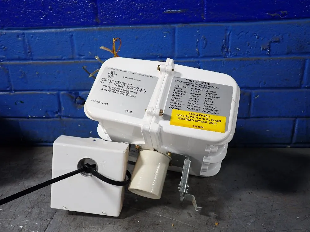 LUMINAIRE FITTING