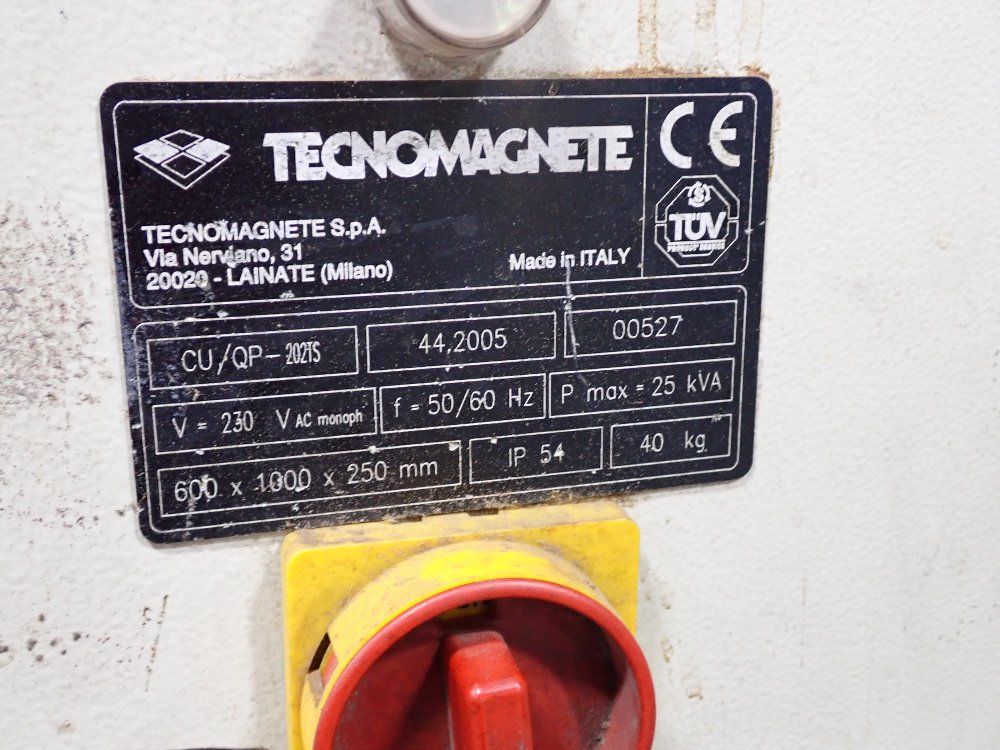Tecnomanete Control Cabinent