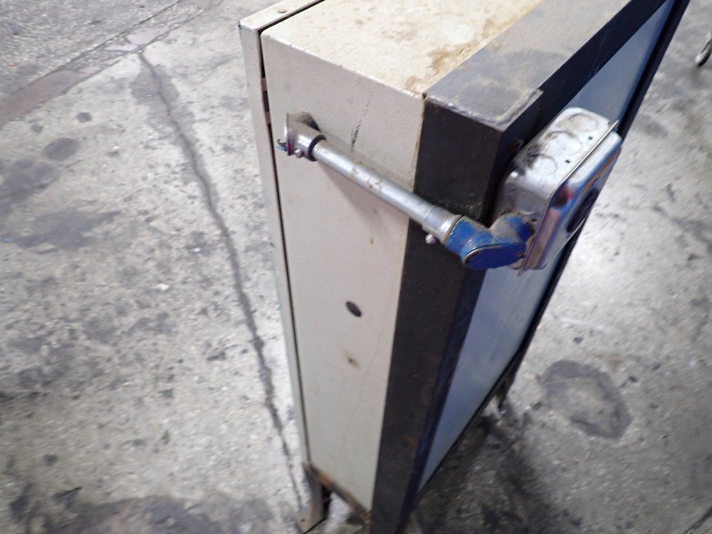 Tecnomanete Control Cabinent