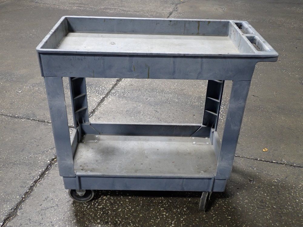 Rubbermaid 2 Tier Cart