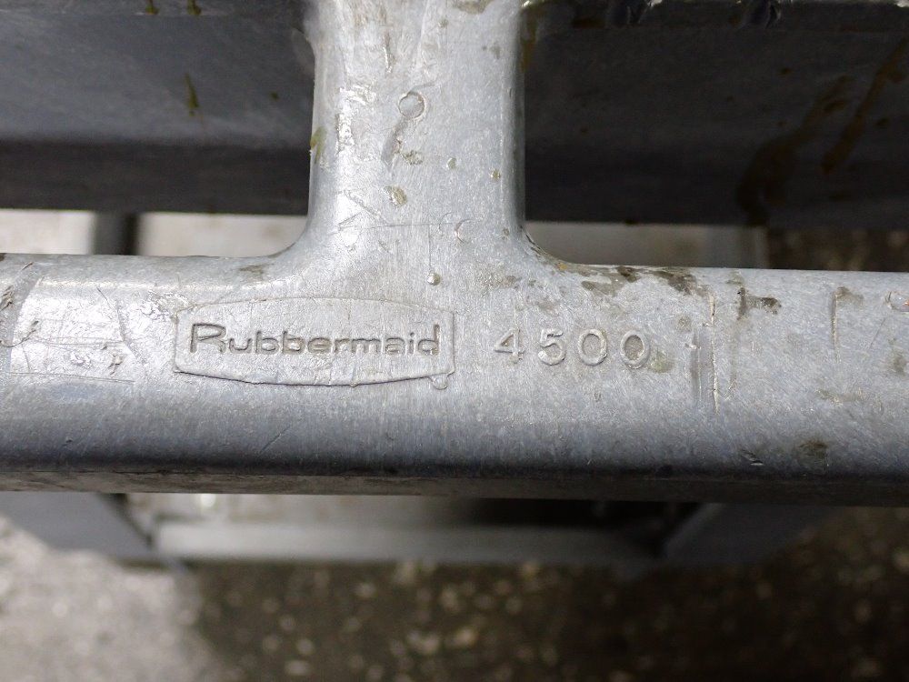 Rubbermaid 2 Tier Cart