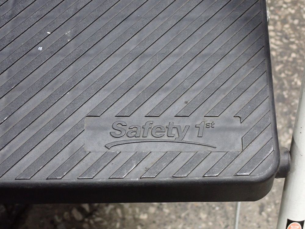 Saftey First Step Ladder - 11-565wbly