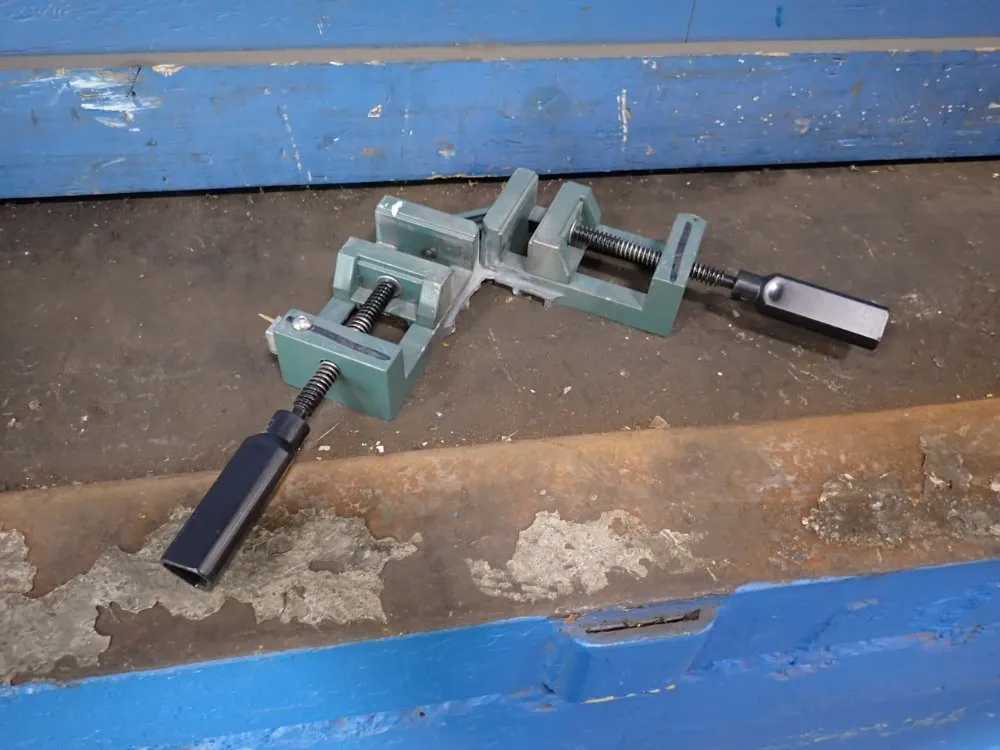 CORNER VISE CLAMP