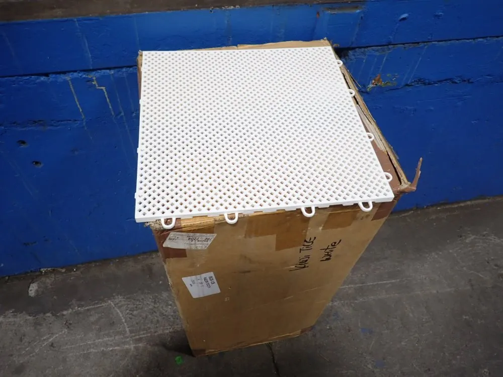 PLASTIC FLOOR TILES