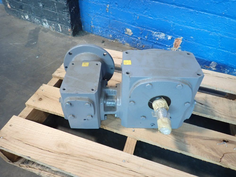 Cleveland Gear Co 400:1 Ratio Gear Reducer - M2623ba-400v064