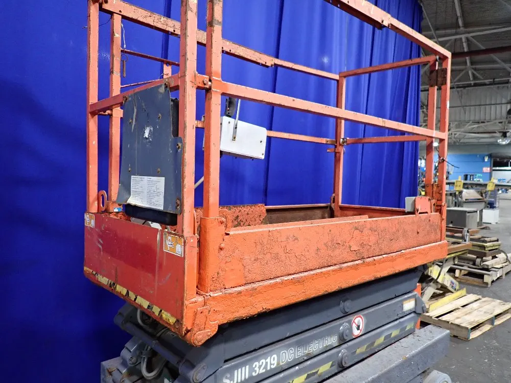 Skyjack 550 Lbs Scissor Lift - Sj111-3219